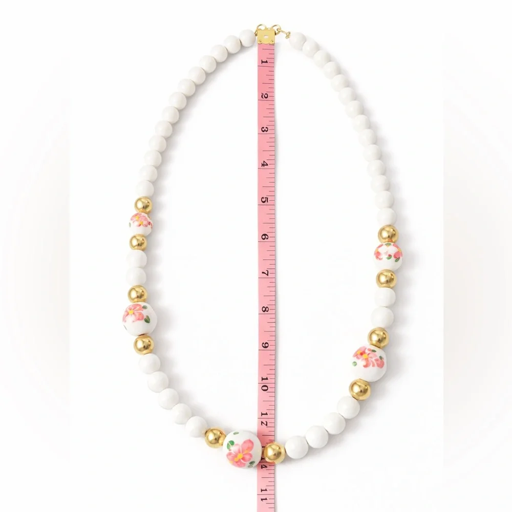 Vintage‎ Hand Painted Floral Acrylic Beaded Necklace White & Gold Cottagecore